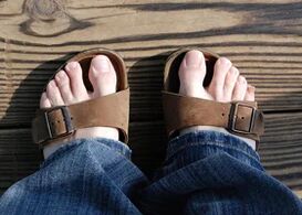 Gesunde Füße in den Sandalen