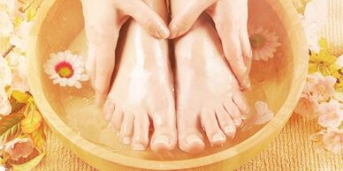 Badezimmer zur Behandlung des Nagelpilzes
